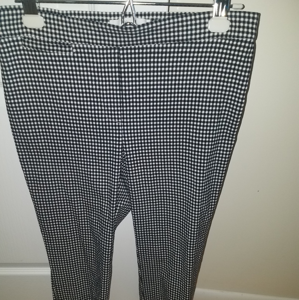 89th & Madison BW Check Capris